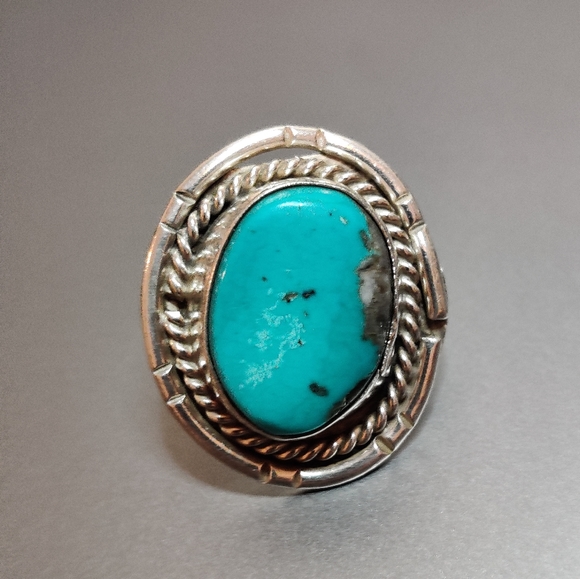 Vintage Southwestern Silver Ring with Turquoise - Picture 16 of 16